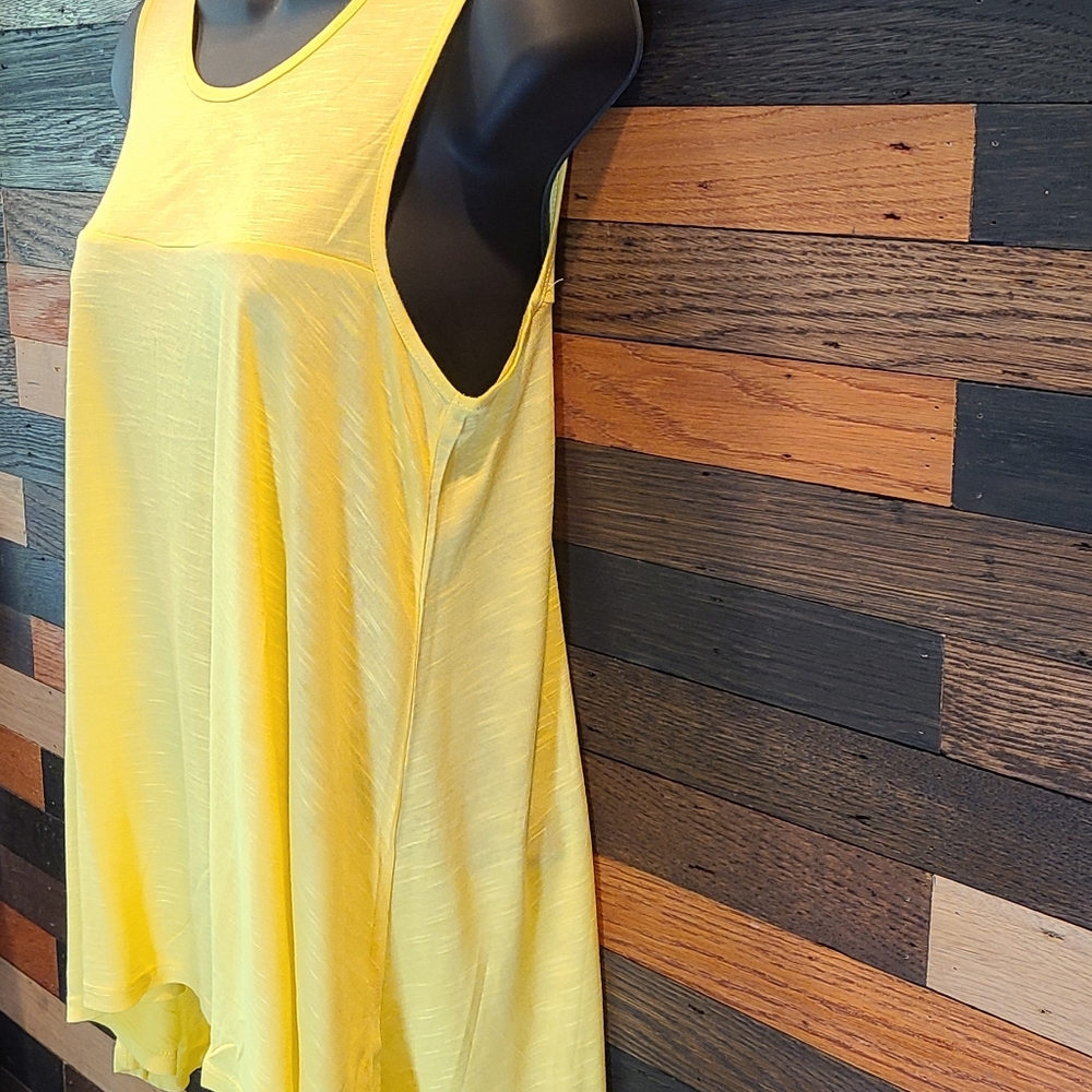 ๐NEW COLOR THREAD SLEEVELESS TOP๐ - Picture 2 of 4